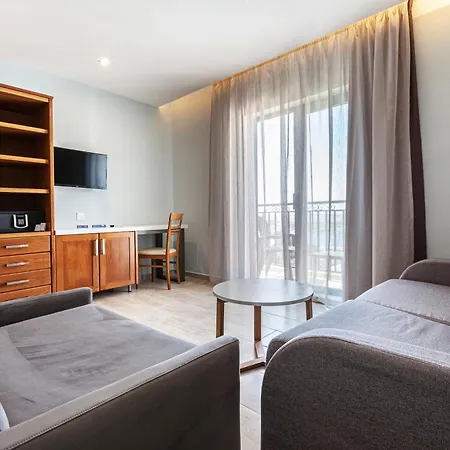 Hotel Pergola & 4*